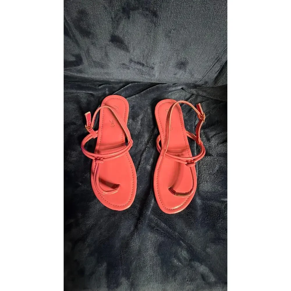 Charlie Paige Pink Toe Loop Sandals - Picture 5 of 5